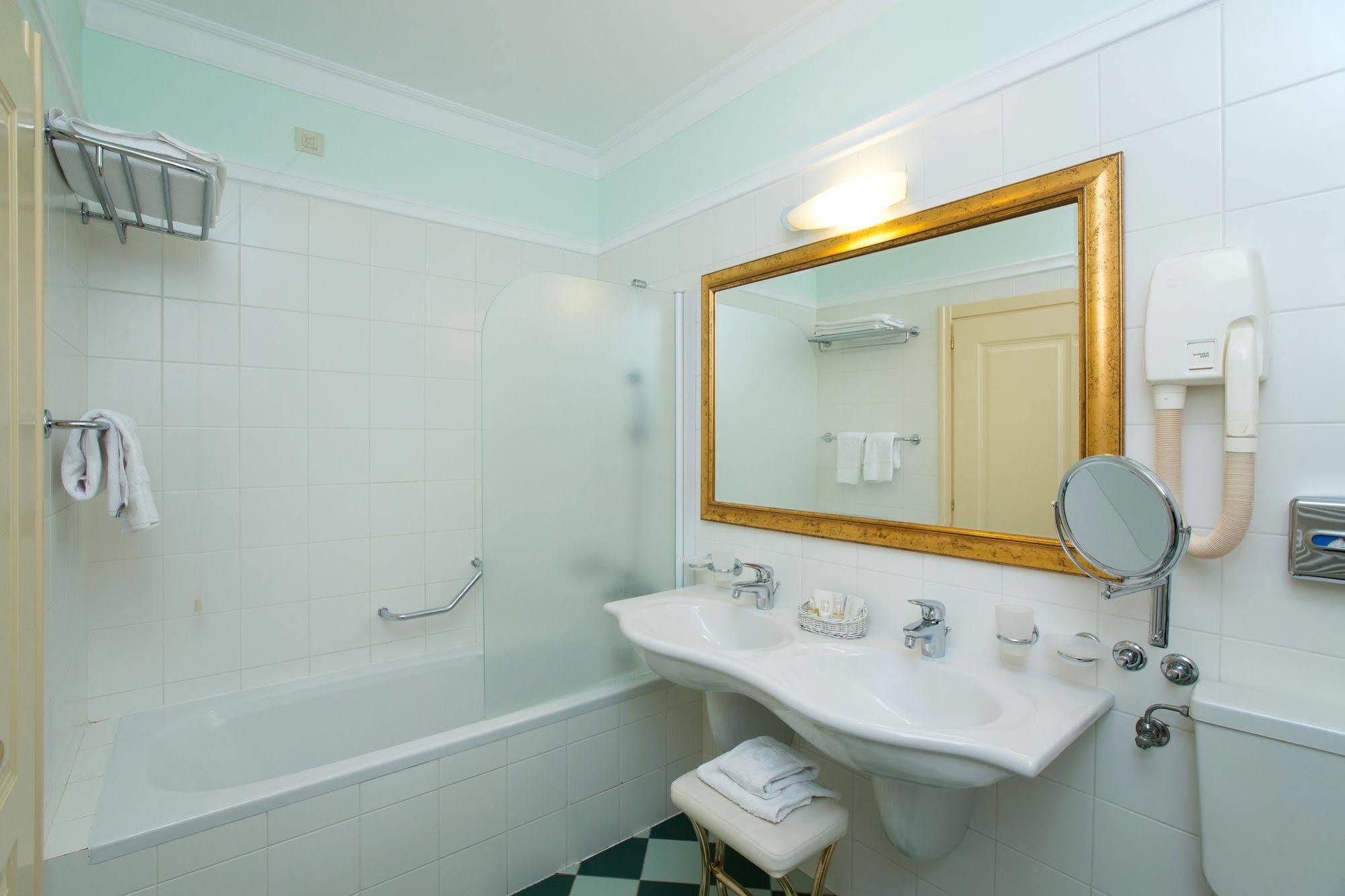 אופטיה Amadria Park Hotel Sveti Jakov מראה חיצוני תמונה